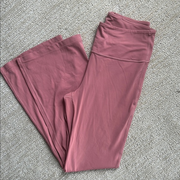 Lululemon Groove Super-High-Rise Flared Pant Nulu
Brier Rose - Picture 3 of 12